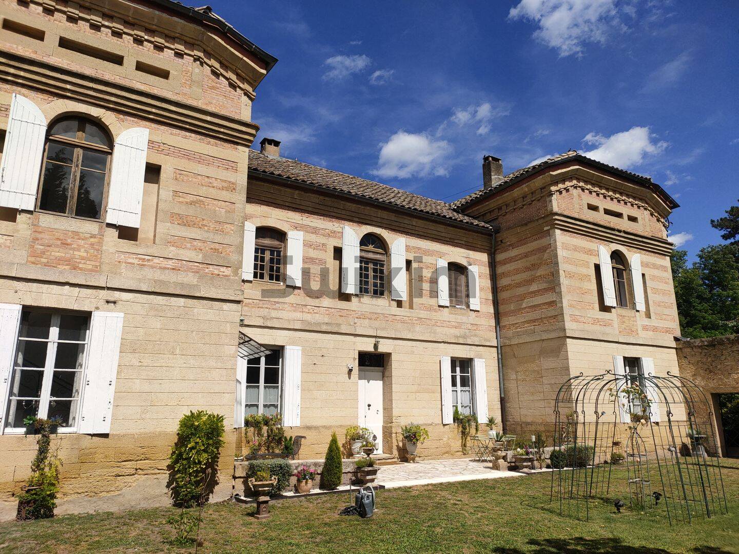 Maison 16 pièces 450 m² · à Uzès · 450 m² · 1 190 000 €