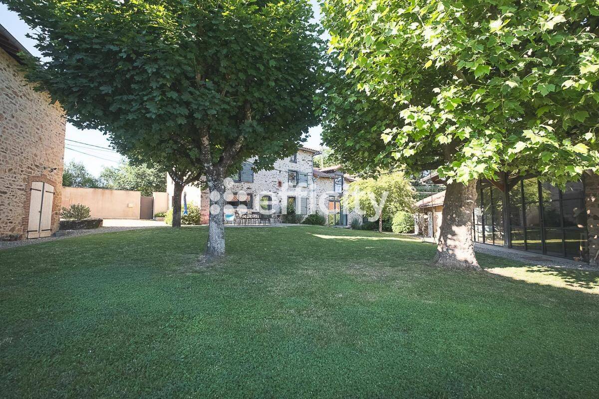 Maison 13 pièces 340 m² · à Isle · 340 m² · 990 000 €