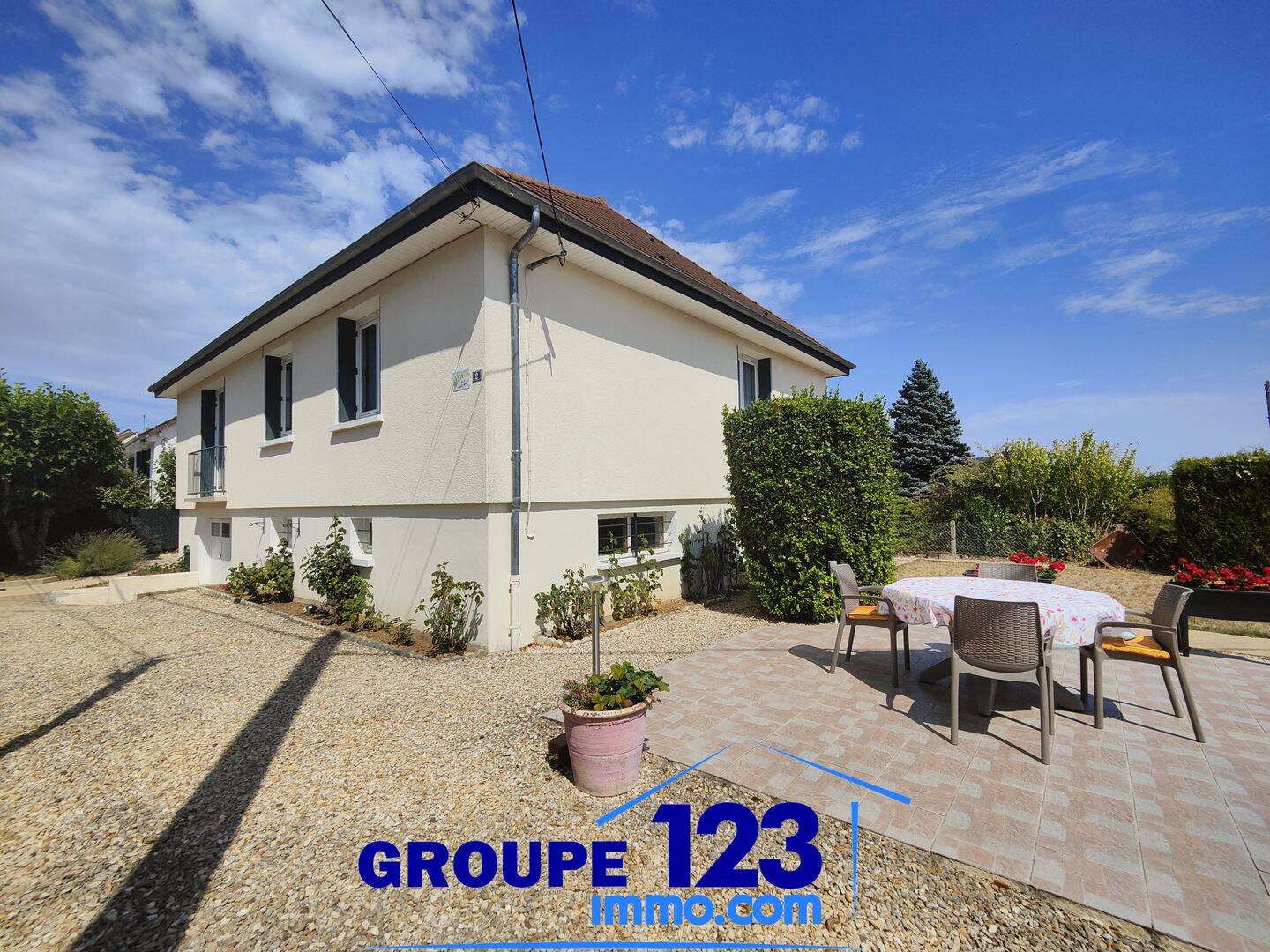 Maison 6 pièces 120 m² · à Laroche-Saint-Cydroine · 120,1 m² · 150 000 €