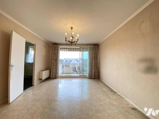 Appartement à vendre 90 300 € 4 pièces 3 chambres 76 m² Étage 1/4 Amilly 45200