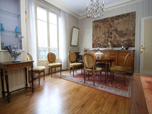 Appartement à vendre 340 000 € 4 pièces 2 chambres 98 m² Étage 1/3 Centre Ville Reims 51100