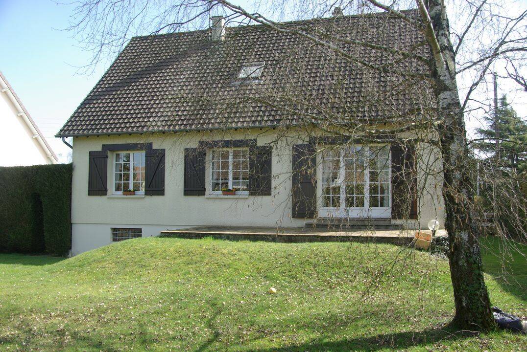 Maison 6 pièces 160 m² · à Ver-lès-Chartres · 160 m² · 1 050 €