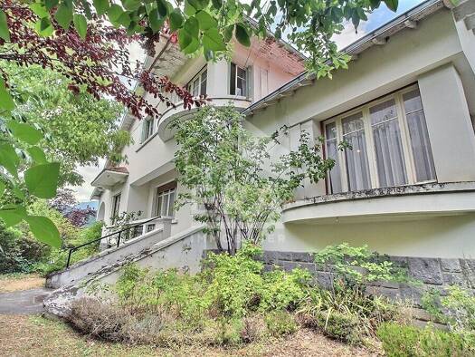 Villa à vendre 549 000 € 9 pièces 7 chambres 359 m² 812 m² de terrain Royat 63130