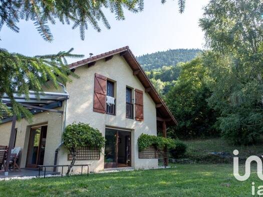 Maison à vendre 449 000 € 7 pièces 5 chambres 176 m² 1 980 m² de terrain Allevard 38580