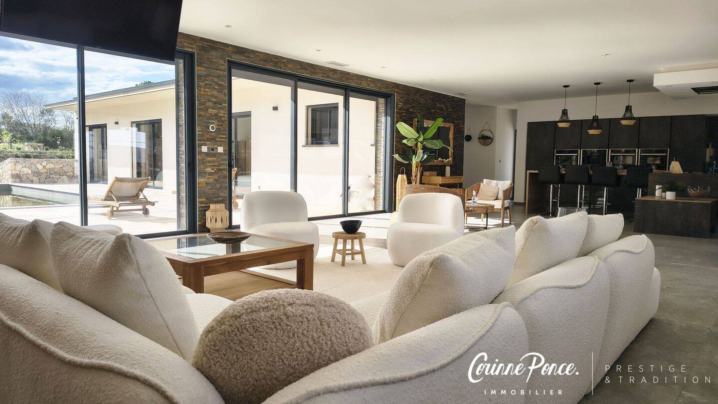 Maison 10 pièces 332 m² · à Nîmes · 332 m² · 1 100 000 €