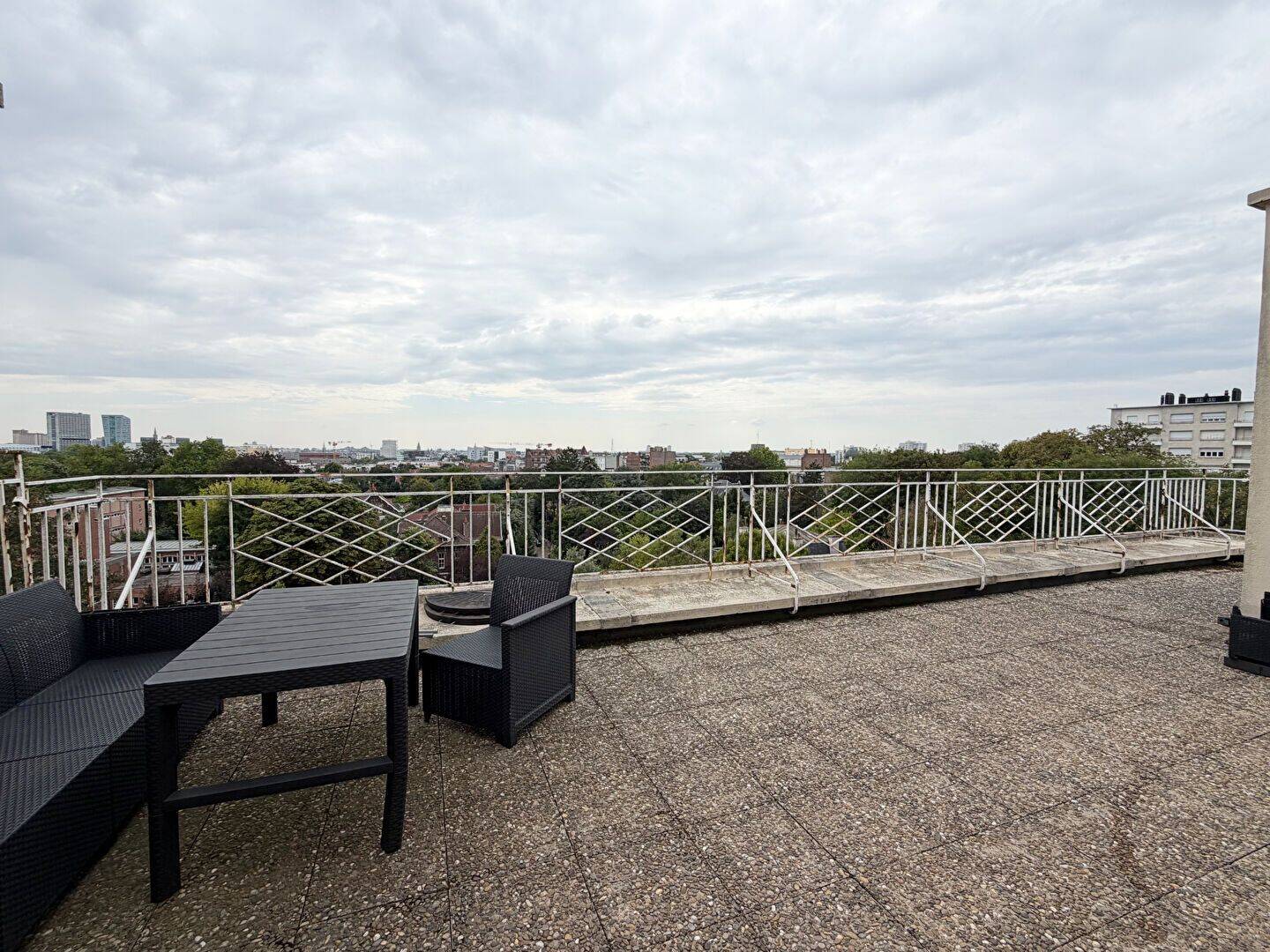 APPARTEMENT T6 EN DUPLEX AVEC TERRASSE, GARAGES ET CAVES, DERNI — 4
