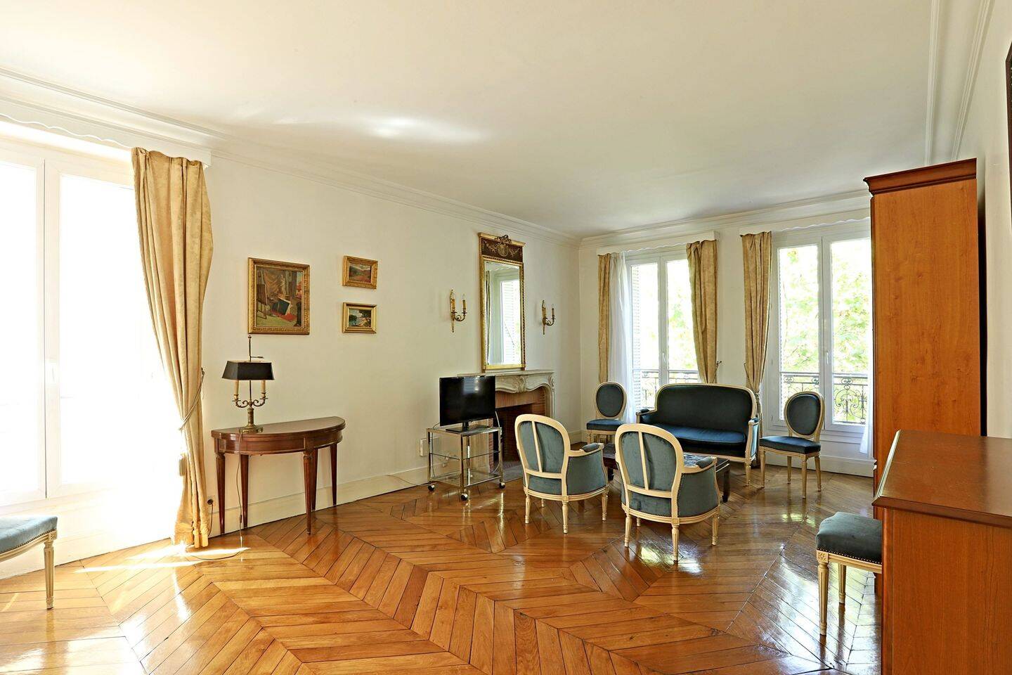 Appartement 2 pièces 69 m² · à Paris 14ème Arrondissement · 68,9 m² · 2 400 €/mois