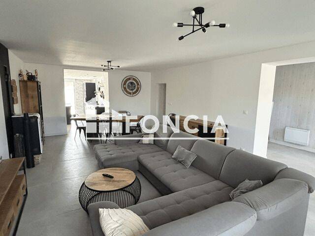 Maison 4 pièces 155 m² · à Rœulx · 155,4 m² · 930 €