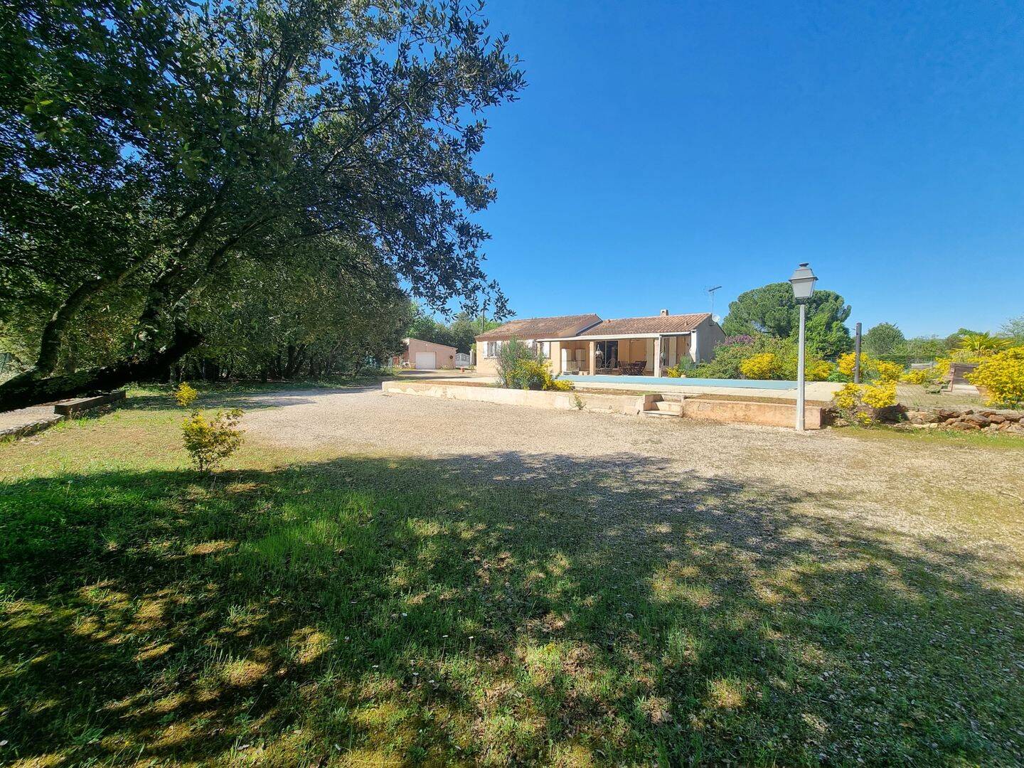 Maison 6 pièces 115 m² · à Régusse · 115 m² · 383 000 €