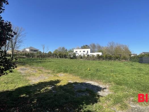 Terrain constructible viabilisé à vendre 262 500 € 1 221 m² de terrain Bourgbarré 35230