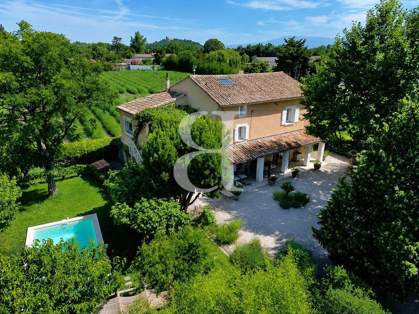 Maison 6 pièces 204 m² · à L'Isle-sur-la-Sorgue · 204 m² · 820 000 €