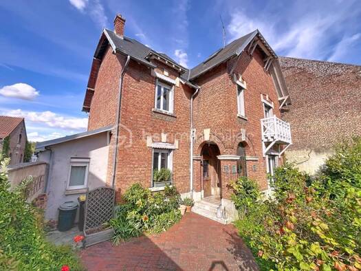 Maison à vendre 249 000 € 9 pièces 6 chambres 256 m² 1 435 m² de terrain La Fère 02800