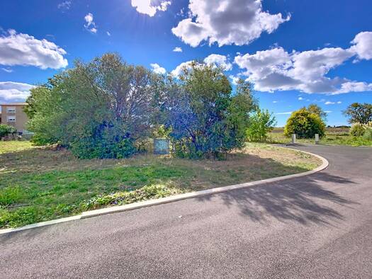 Terrain constructible viabilisé à vendre 450 000 € 904 m² de terrain Mudaison 34130