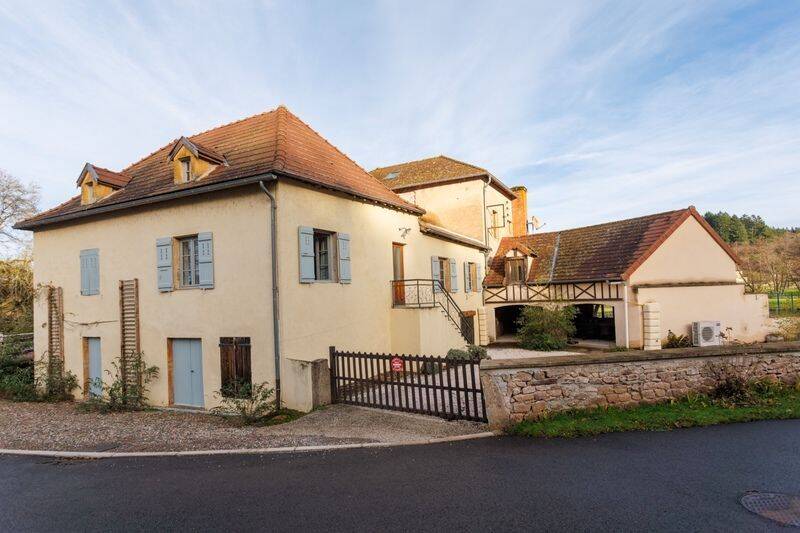 Maison 10 pièces 295 m² · à Ozolles · 295 m² · 330 000 €