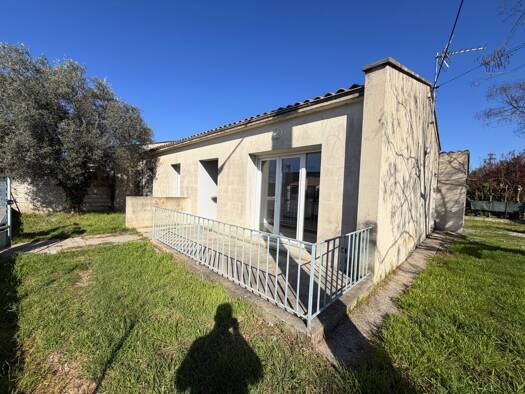 Maison de plain-pied à vendre 197 000 € 4 pièces 3 chambres 77,6 m² 480 m² de terrain Valréas 84600