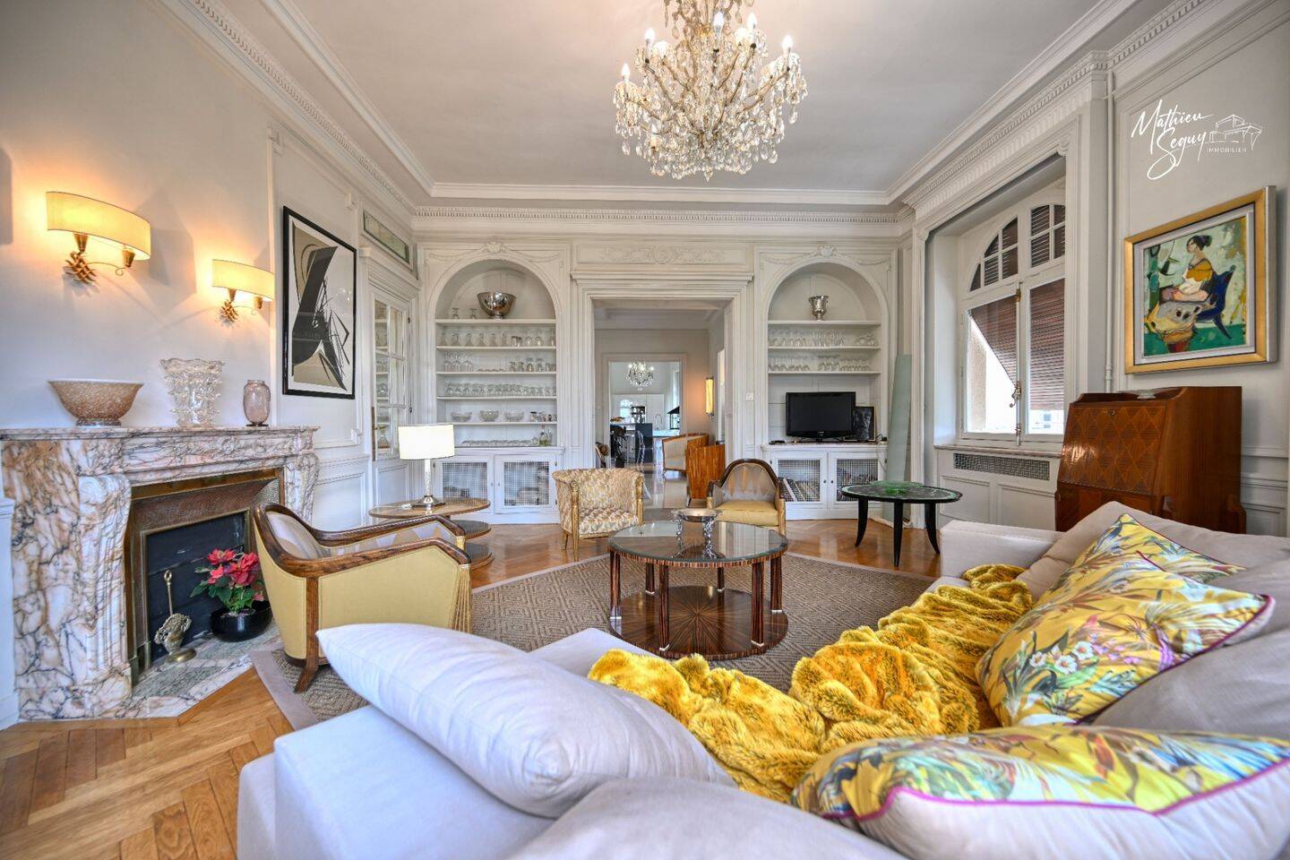 Maison 13 pièces 525 m² · à Chazelles-sur-Lyon · 525 m² · 725 000 €