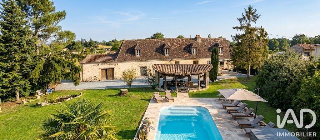 Maison 9 pièces 215 m² · à Faux-en-Périgord · 215 m² · 459 000 €
