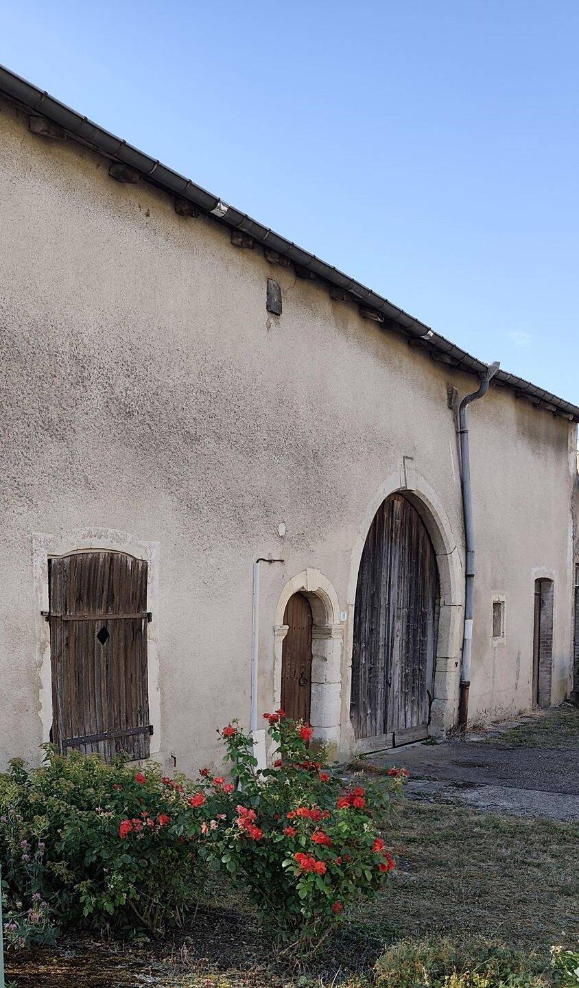 Maison 4 pièces 300 m² · à Crézilles · 300 m² · 57 000 €