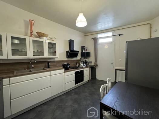 Maison de ville à vendre 420 000 € 4 pièces 3 chambres 107 m² Laon Zola-Neufchâtel-Orgeval Reims 51100