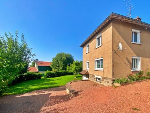 Maison à vendre 129 900 € 4 pièces 3 chambres 66 m² 490 m² de terrain La Clayette 71800