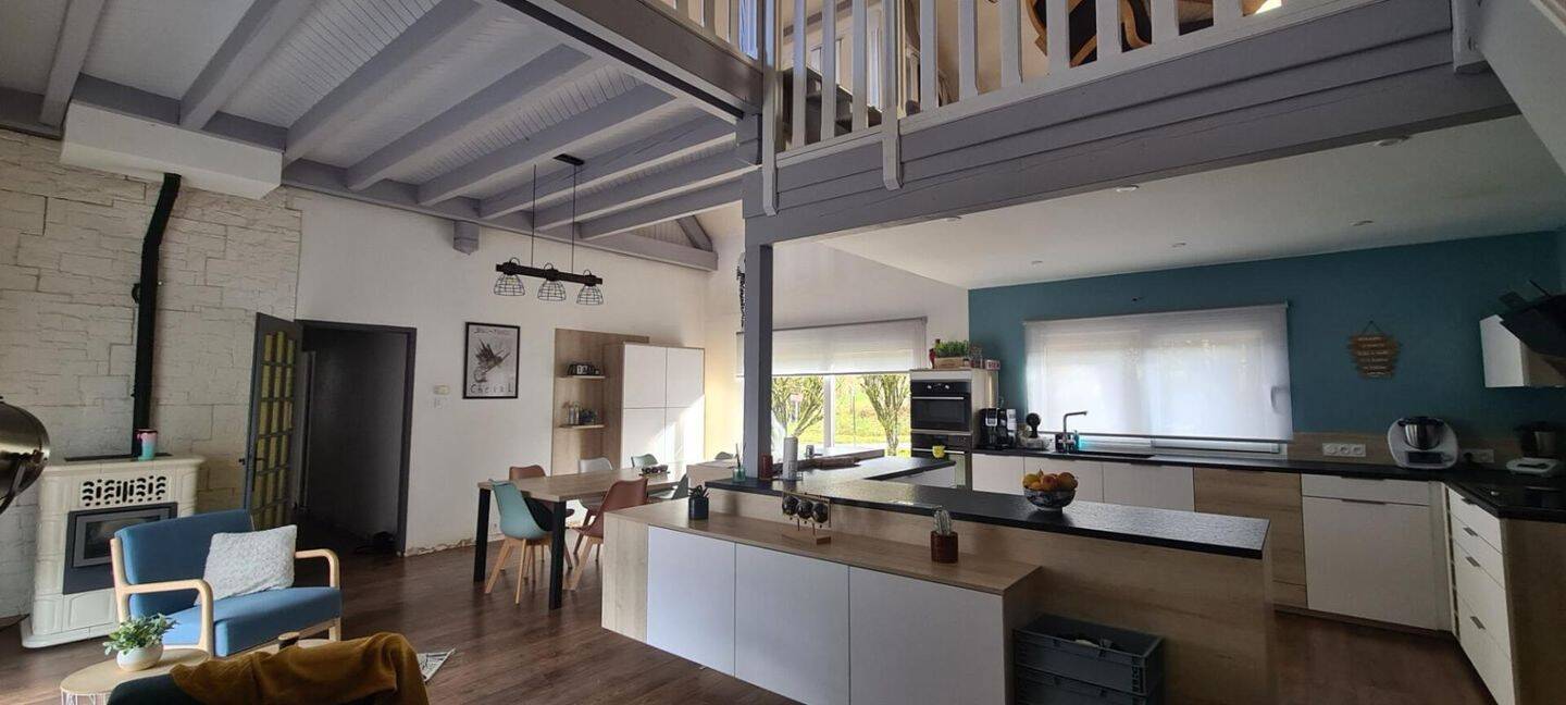 Maison 8 pièces 172 m² · à Évette-Salbert · 172 m² · 313 000 €