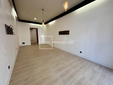 Local commercial à louer 750 € 75 m² de surface de vente Propriano 20110