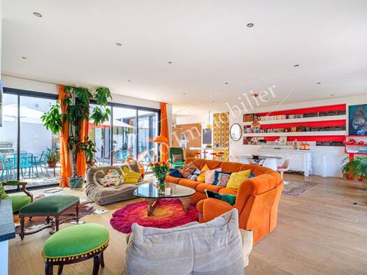 Villa à vendre 890 000 € 9 pièces 5 chambres 242 m² 565 m² de terrain Les Coteaux Chassieu 69680