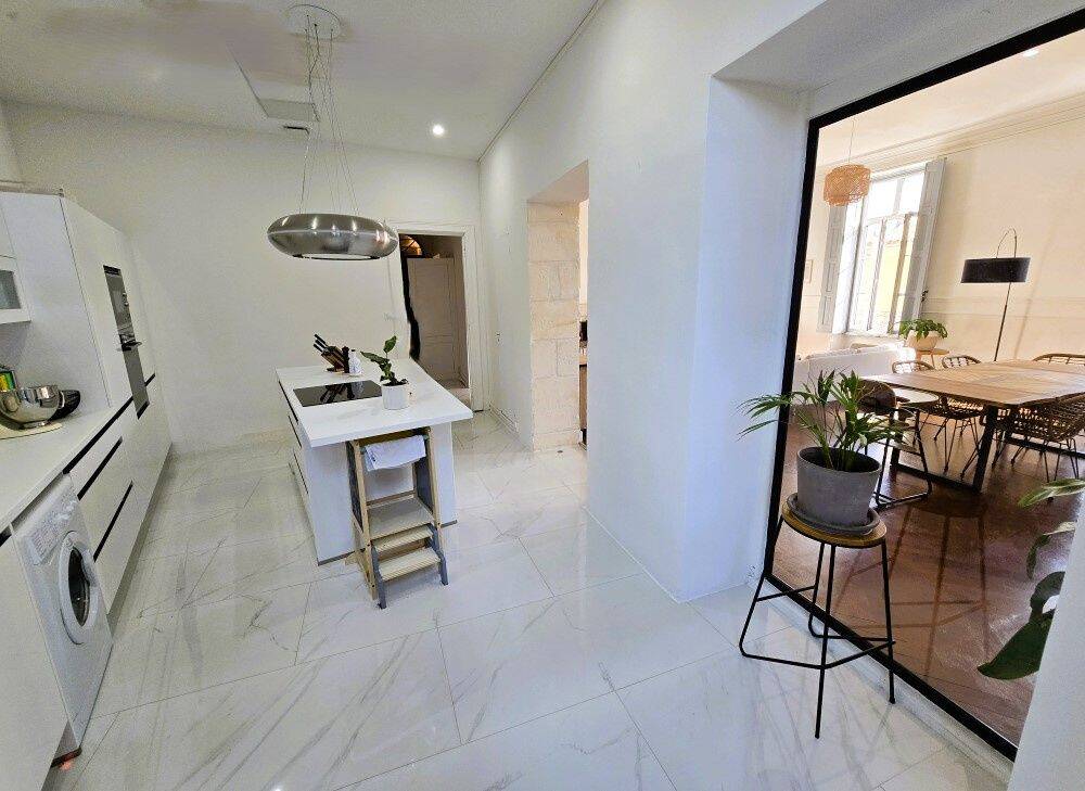 Appartement 3 pièces 123 m² · à Nîmes · 122,8 m² · 1 200 €/mois