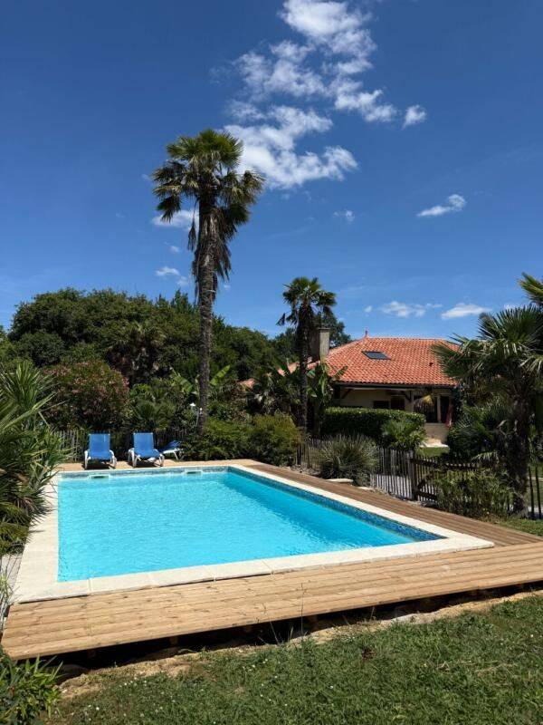 Maison 14 pièces 300 m² · à Eugénie-les-Bains · 300 m² · 492 000 €