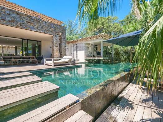 Maison à vendre 6 275 000 € 9 pièces 8 chambres 325 m² 2 270 m² de terrain Zone Est Diffuse Saint-Tropez 83990