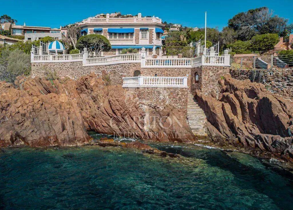 Maison 9 pièces 262 m² · à Saint-Raphaël · 262 m² · 3 980 000 €