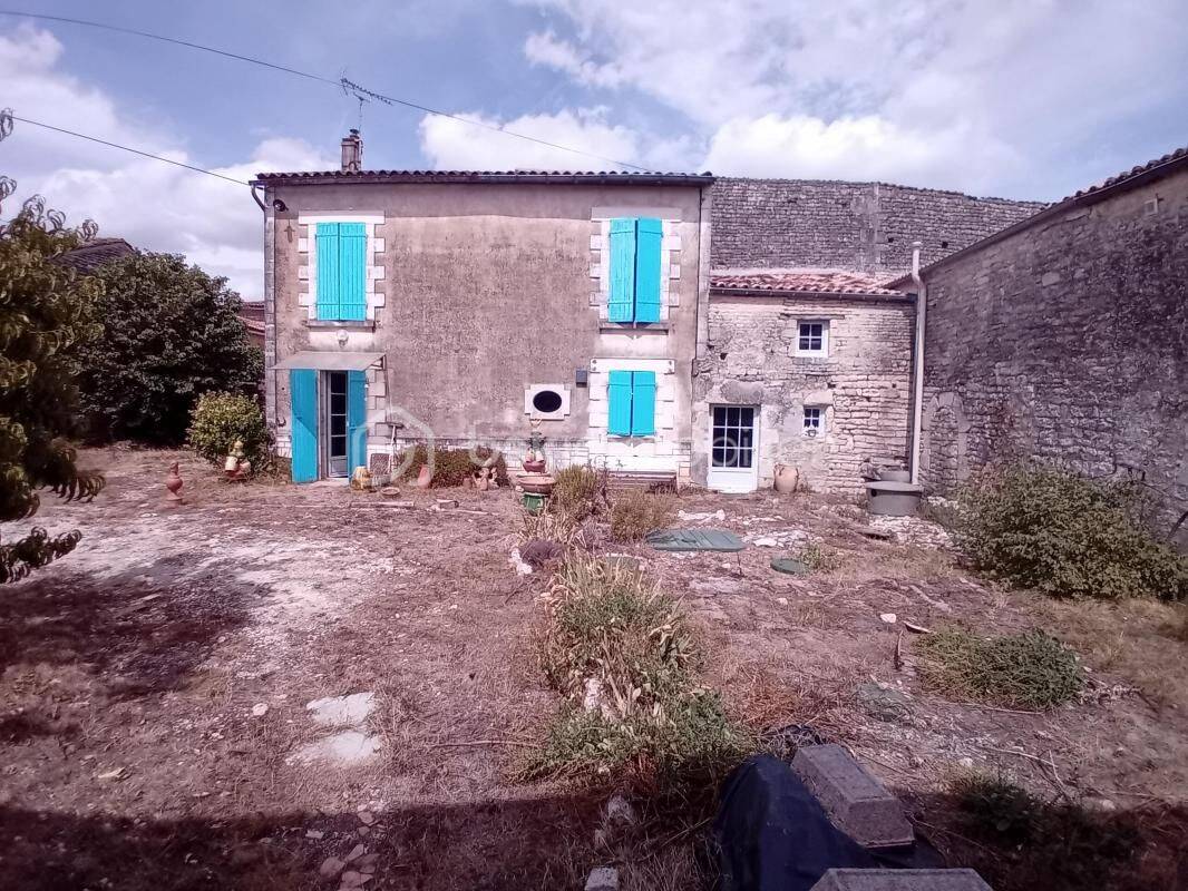 Maison 3 pièces 77 m² · à Saint-Mandé-sur-Brédoire · 77 m² · 90 000 €