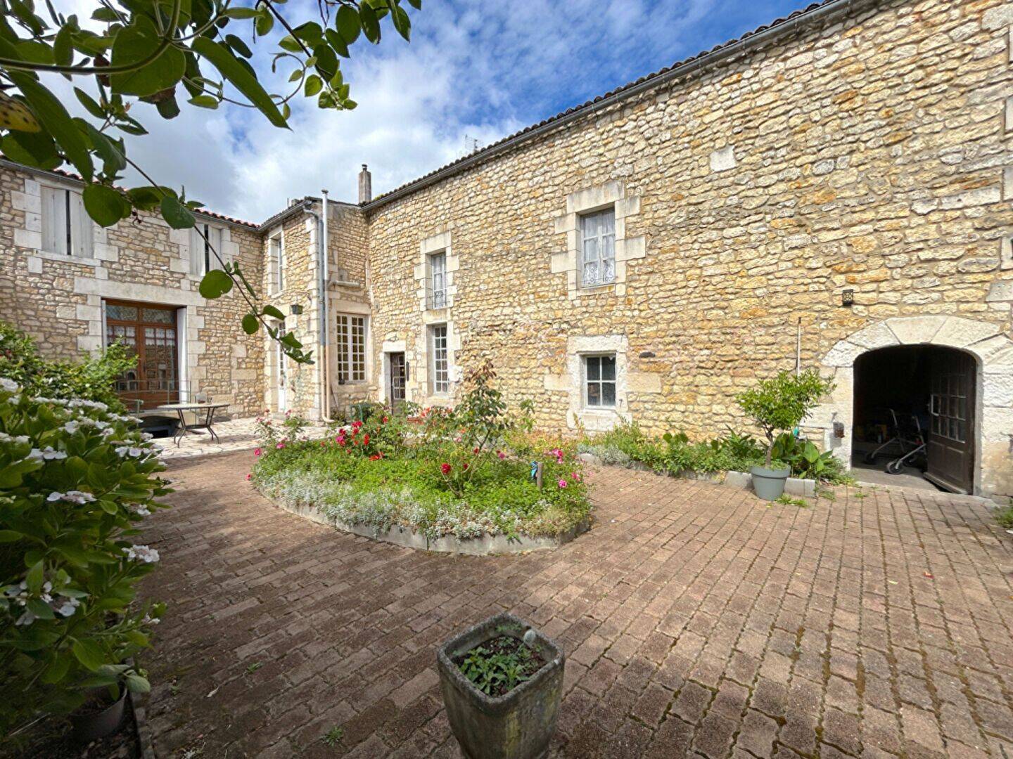 Maison 7 pièces 227 m² · à Le Gua · 227 m² · 349 500 €