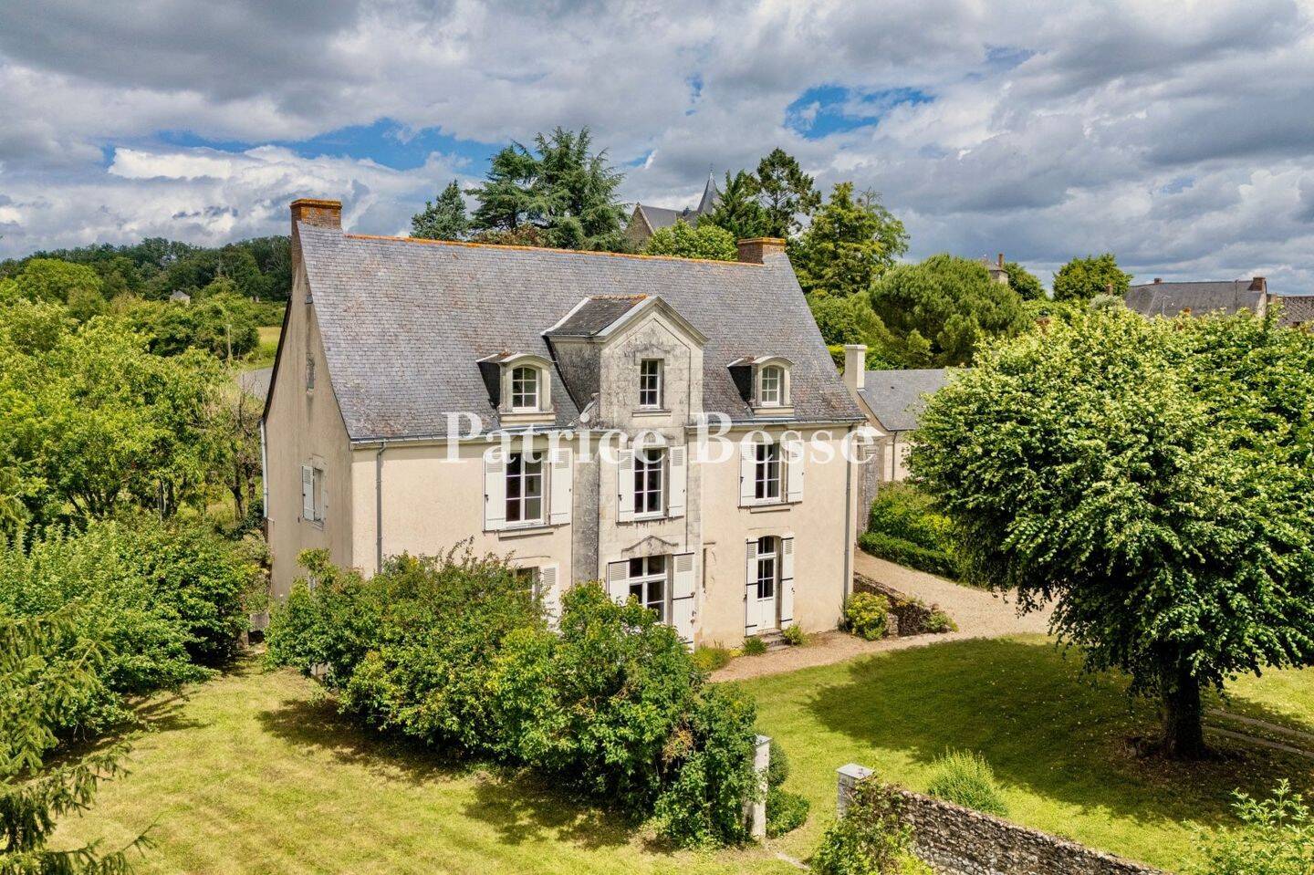 Maison 10 pièces 304 m² · à Angers · 304 m² · 490 000 €