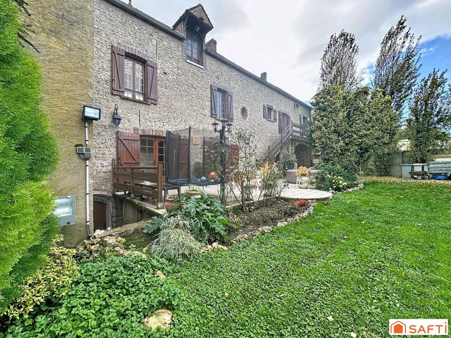 Maison 6 pièces 172 m² · à Villeneuve-sur-Yonne · 172 m² · 213 000 €