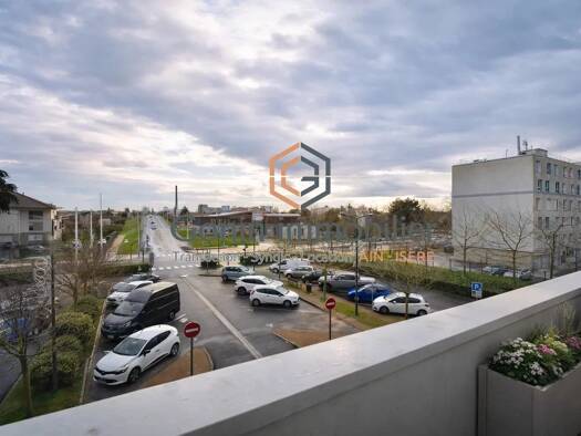 Appartement à vendre 140 000 € 3 pièces 2 chambres 76,3 m² 2ème étage Saint-Maurice-de-Beynost 01700