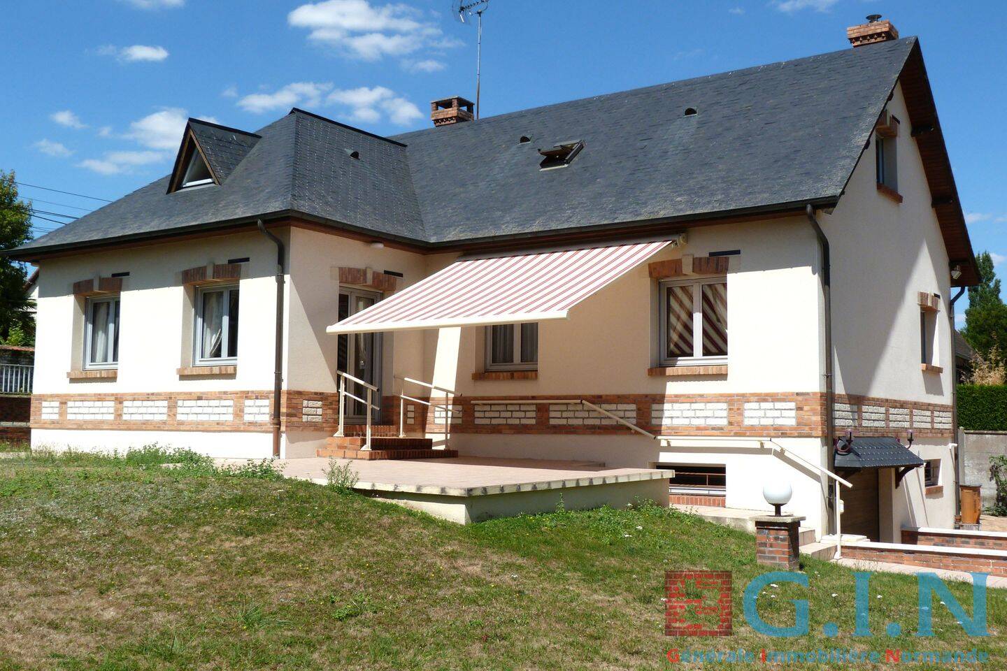 Maison 8 pièces 138 m² · à Duclair · 138 m² · 335 000 €
