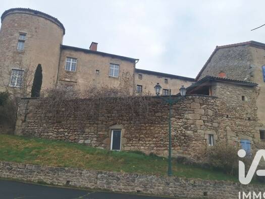 Immeuble à vendre 570 000 € 751 m² Saint-Bonnet-le-Chastel 63630