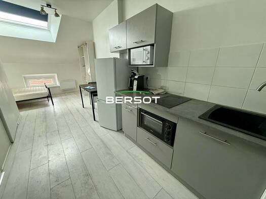 Appartement à louer 370 € 1 pièce 15 m² Étage 3/3 Centre Sud Vesoul 70000