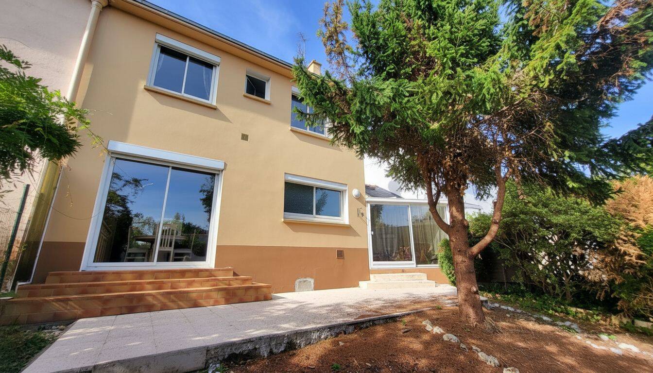 Maison 5 pièces 94 m² · à Rezé · 93,6 m² · 327 000 €