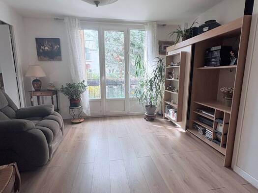 Appartement à vendre 194 000 € 2 pièces 1 chambre 42 m² RDC/4 Les Castors Chatou 78400