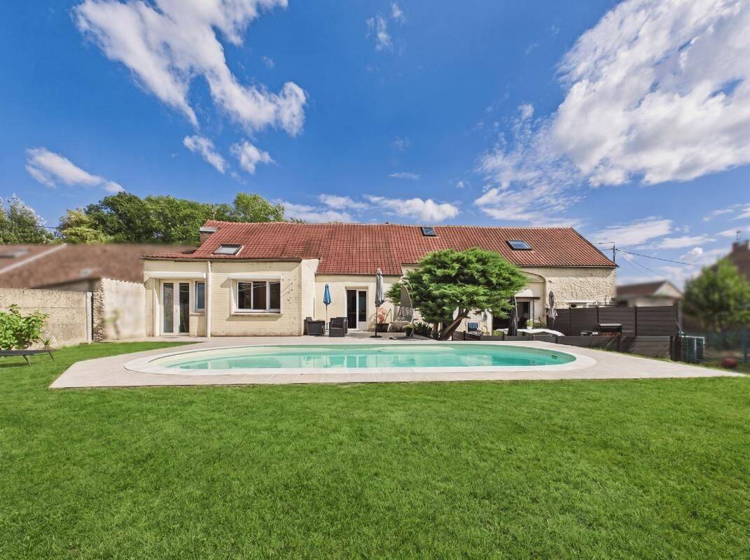 Maison 7 pièces 280 m² · à Vieux-Condé · 280 m² · 437 500 €