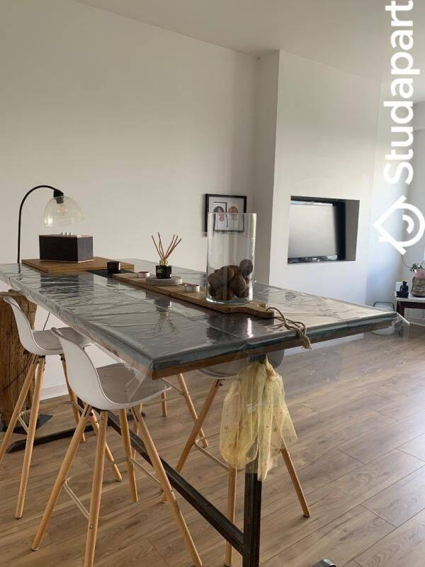3 pièces 80 m² · à Sainte-Foy-lès-Lyon · 80 m² · 1 200 €/mois