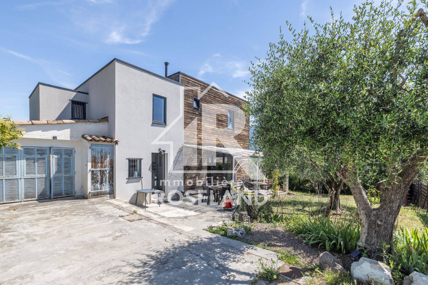 Maison 4 pièces 117 m² · à Carros · 117 m² · 639 000 €