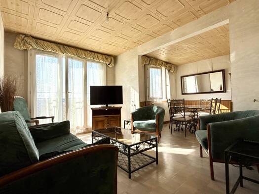 Appartement à vendre 75 000 € 3 pièces 2 chambres 72,3 m² Étage 4/5 Chantereigne-Montvilliers-Centre La Chapelle-Saint-Luc 10600