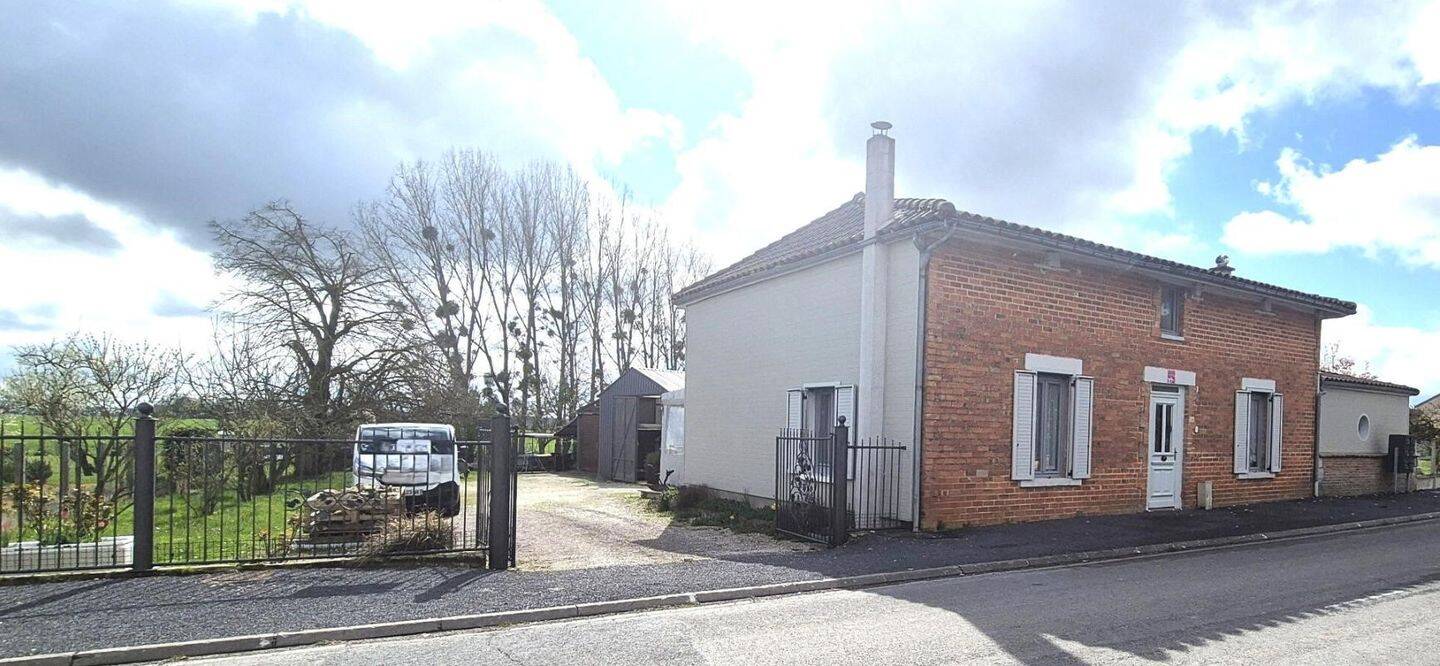 Maison 8 pièces 165 m² · à Brandonvillers · 165 m² · 144 000 €