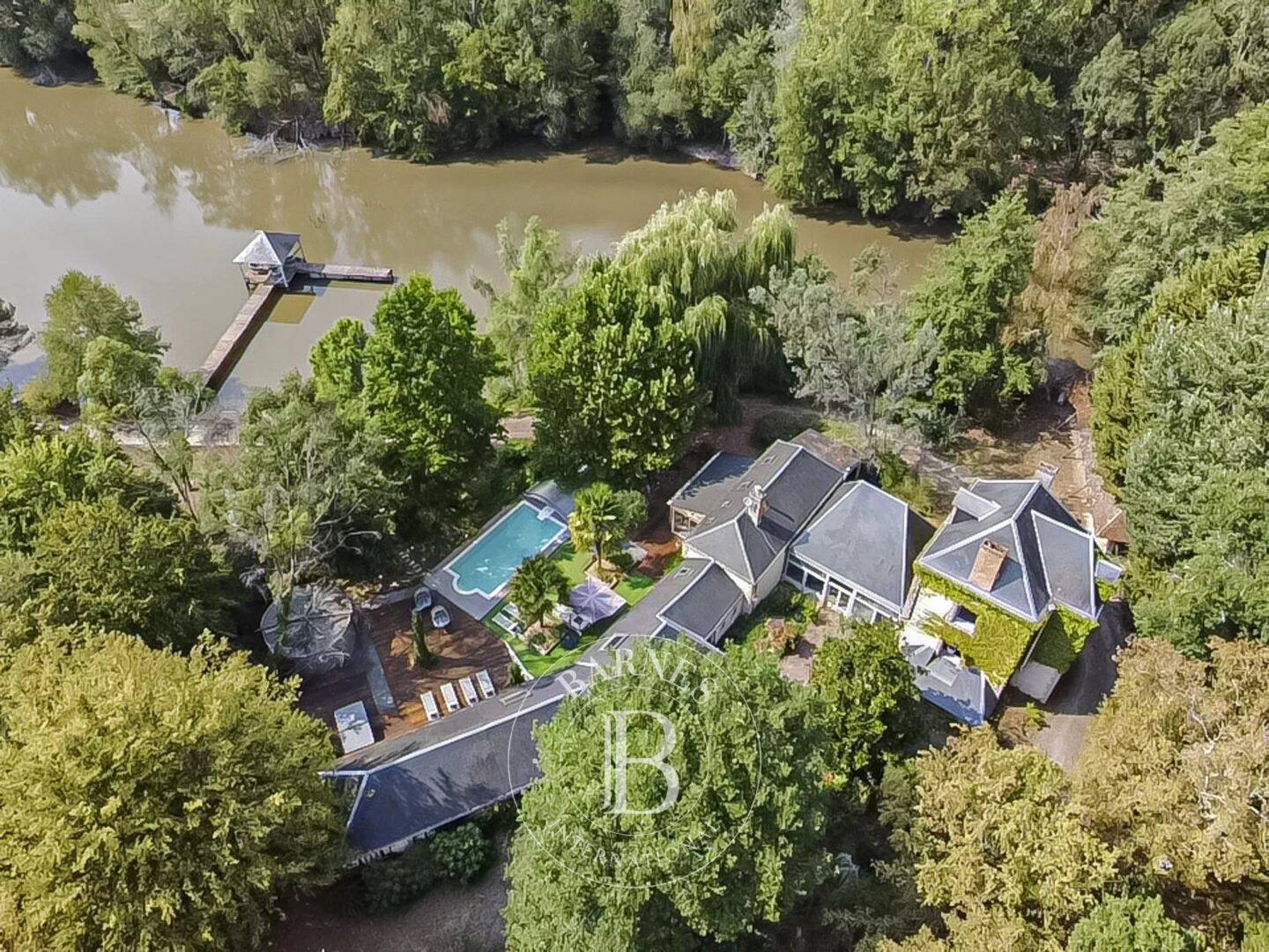 Maison 1 pièce 270 m² · à Jouy-le-Potier · 270 m² · 1 120 000 €