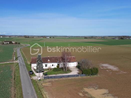 Maison à vendre 235 000 € 5 pièces 1 chambre 200 m² 1 150 m² de terrain Saint-Amand-Longpré 41310