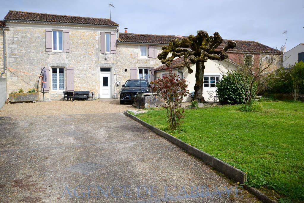 Maison 7 pièces 200 m² · à Montpellier-de-Médillan · 200 m² · 272 000 €