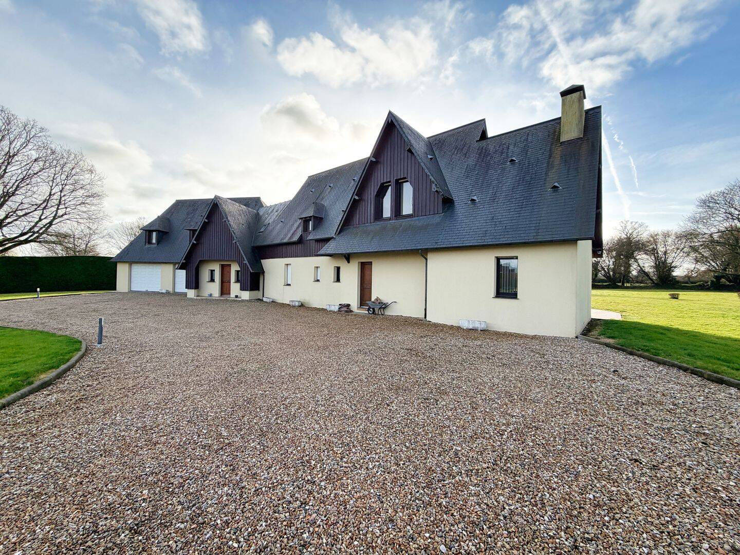 Maison 8 pièces 280 m² · à Beuzeville · 280 m² · 588 000 €